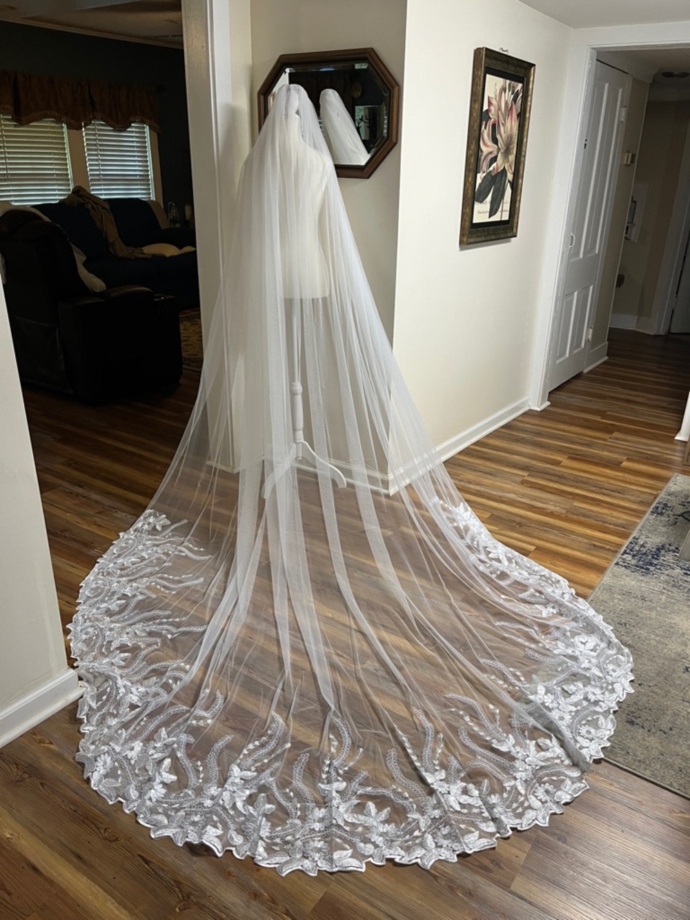 Bridal Veil NIP, Cathedral Veil with Lace Appliqué - 115” White